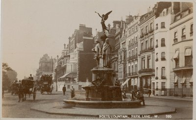 Fuente de los Poetas, Park Lane, Londres de English Photographer