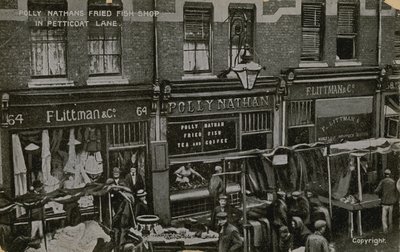 Tienda de pescado frito de Polly Nathans, Petticoat Lane, Londres de English Photographer