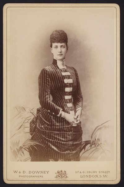 Retrato, Alexandra de Dinamarca, casada con el Príncipe Alberto Eduardo, luego Rey Eduardo VII de English Photographer