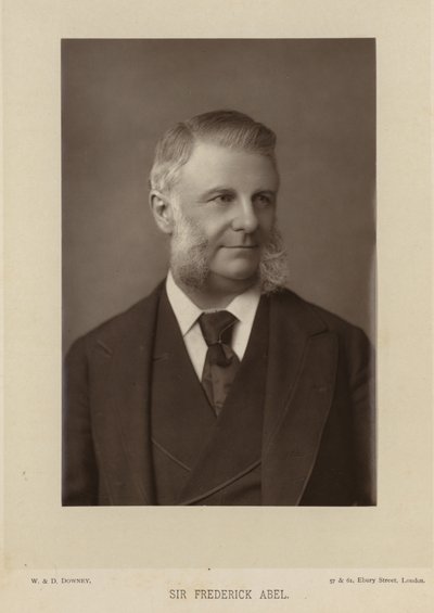 Retrato de Sir Frederick Abel de English Photographer