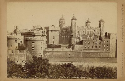 Postal con imagen de la Torre de Londres de English Photographer