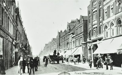 Powis Street, Woolwich: vista general, 1890 de English Photographer