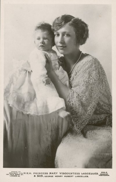 La Princesa María, Vizcondesa Lascelles, con su hijo mayor, George de English Photographer