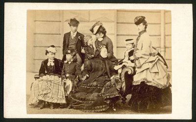 La Reina Victoria y miembros de su familia de English Photographer