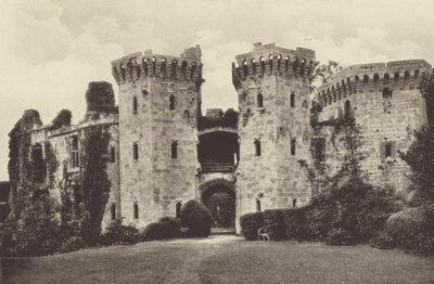 Castillo de Raglan, puerta principal (fotografía en blanco y negro) de English Photographer