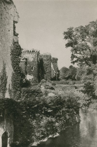 Castillo de Raglan, desde el Foso de English Photographer