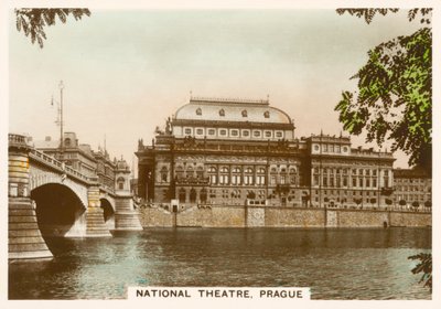 Fotografías reales, c.1939: Teatro Nacional, Praga (foto coloreada) de English Photographer
