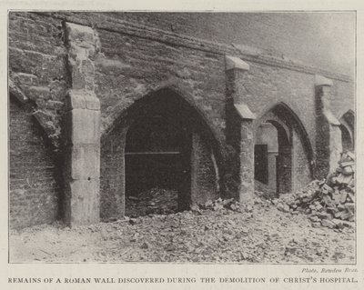 Restos de un muro romano descubiertos durante la demolición del Hospital de Cristo de English Photographer