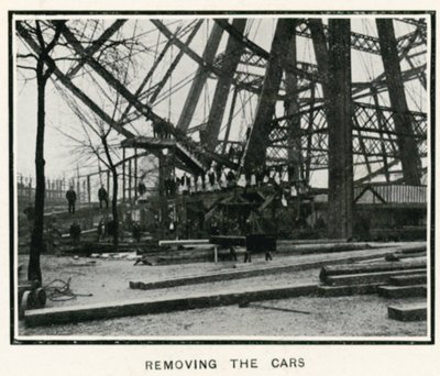 Removiendo la Gran Rueda en Earls Court, Londres; removiendo los coches; de The Sphere, 13 de abril de 1907 de English Photographer