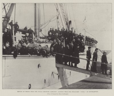 Regreso de Tropas de la Campaña Fronteriza India, desembarcando del Vapor Nubia en Southampton de English Photographer