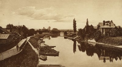 Río Wye desde el puente, Hereford (fotografía en blanco y negro) de English Photographer