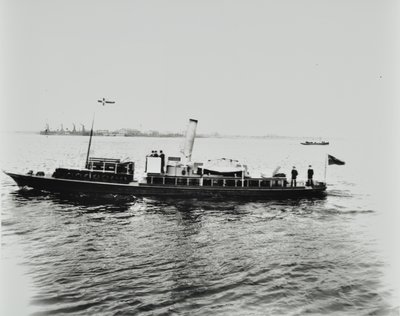 S.S. Beatrice, un barco en el Támesis, 1898 de English Photographer