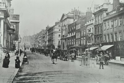 Saint Jamess Street, Westminster LB: mirando al norte desde Pall Mall, 1895 de English Photographer