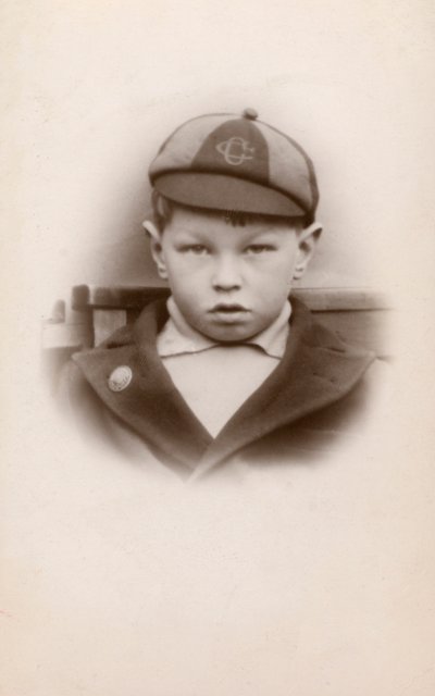 Escolar con uniforme de English Photographer