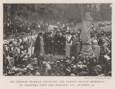 Sir Charles Warren desvelando el Memorial del Puente Eamont a los soldados Tood y Hindson, Caballería Imperial, 24 de octubre de English Photographer