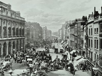 Somerset House, Strand, Westminster LB: mirando al oeste desde Saint Mary-le-Strand, 1895 de English Photographer