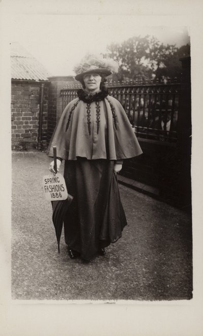 Modas de primavera, 1886 de English Photographer