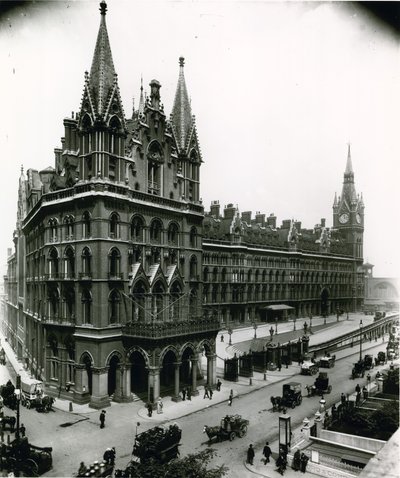 Estación de Ferrocarril de St Pancras; fotografía de abril de 1899 de English Photographer