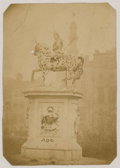 Estatua del Rey Jorge I, Leicester Square, Londres; fotografía tomada en 1866 de English Photographer