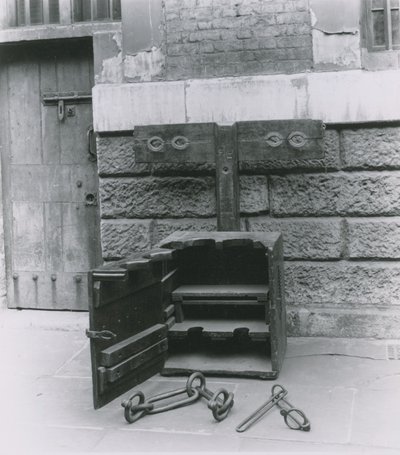 Exhibición de cepos y grilletes en la prisión de Newgate de English Photographer