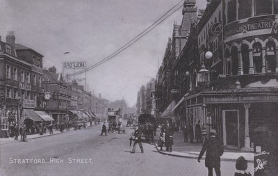 Stratford, Calle Alta, con el Teatro Borough de English Photographer