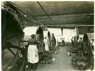 Impresión de tapices, fábrica Hughes No. 2, 1923 de English Photographer