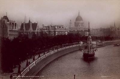 Embarcadero del Támesis desde el Puente de Waterloo de English Photographer
