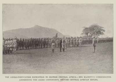 La expedición anglo-portuguesa a África Central Británica, el comisionado de Su Majestad dirigiéndose al contingente de sijs, Rifles Africanos Centrales Británicos de English Photographer