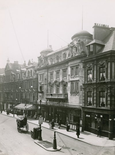 El Teatro Apollo y Teatro Lyric, 1907 de English Photographer