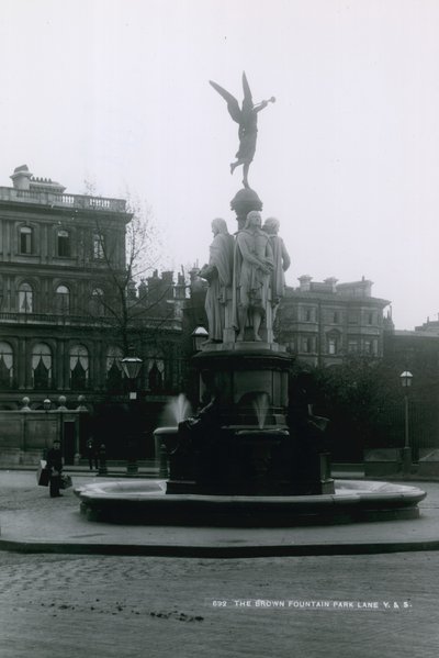 La Fuente Brown, Park Lane, Londres de English Photographer