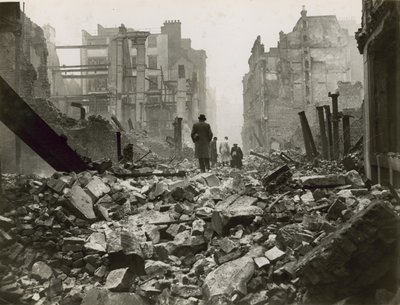 La Ciudad de Londres después de un bombardeo de English Photographer