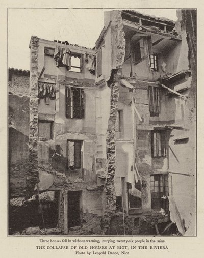 El colapso de las casas antiguas en Biot, en la Riviera de English Photographer