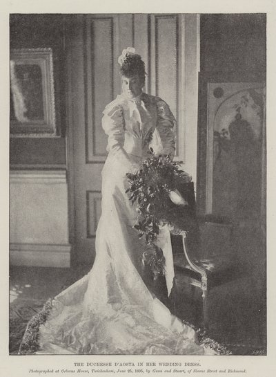 La Duquesa de Aosta en su vestido de novia de English Photographer
