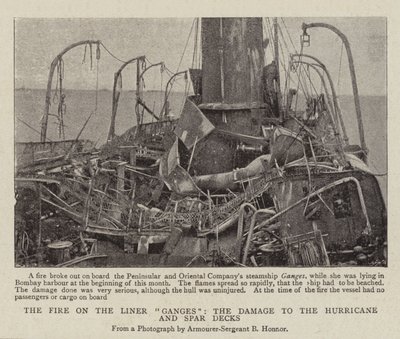 El incendio en el transatlántico Ganges, los daños en las cubiertas de huracán y de mástil de English Photographer