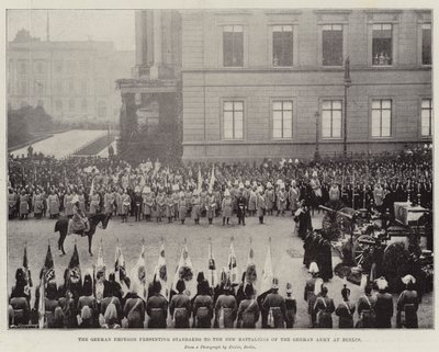 El Emperador Alemán presentando estandartes a los nuevos batallones del ejército alemán en Berlín de English Photographer