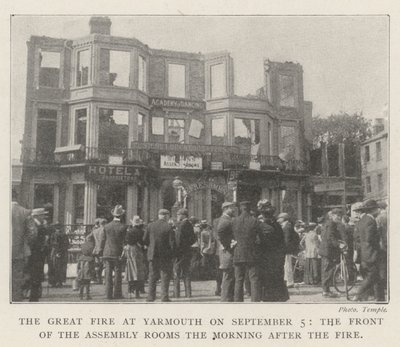 El Gran Incendio en Yarmouth el 5 de Septiembre, el Frente de las Salas de Asamblea la Mañana Después del Incendio de English Photographer