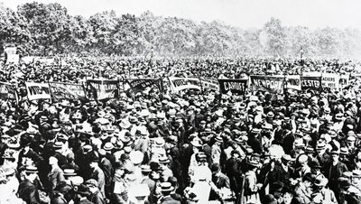La gran manifestación por el voto femenino en Hyde Park, domingo 12 de junio de 1908 de English Photographer