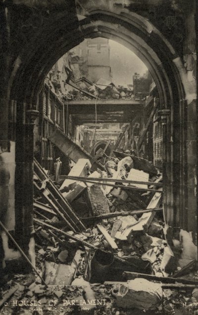 Las Casas del Parlamento, Londres, mostrando daños por bombas durante la Segunda Guerra Mundial de English Photographer