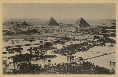 Las Pirámides en época de crecida, Giza, Egipto (foto en b/n) de English Photographer