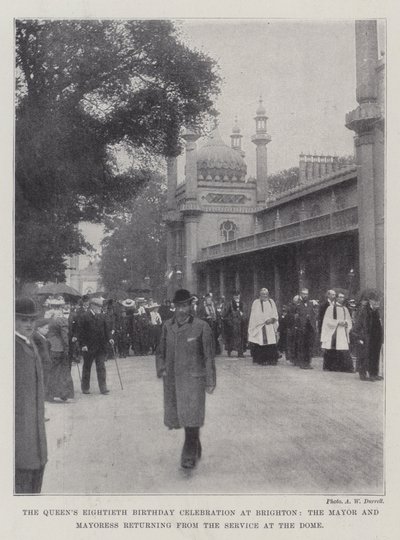 Celebración del octogésimo cumpleaños de la Reina en Brighton, el Alcalde y la Alcaldesa regresando del servicio en el Domo de English Photographer