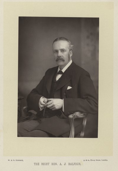 El Muy Honorable A. J. Balfour de English Photographer