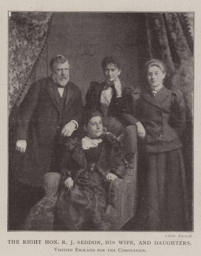 El muy honorable R J Seddon, su esposa e hijas, visitando Inglaterra para la coronación de English Photographer