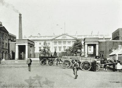 La Real Casa de la Moneda, Londres, 1895 de English Photographer