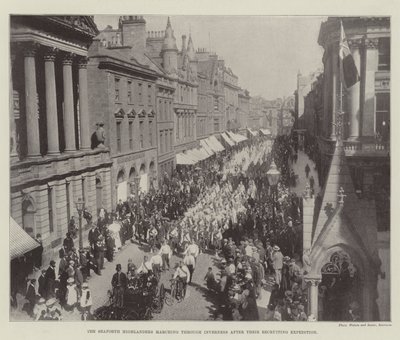 Los Highlanders de Seaforth marchando por Inverness después de su Expedición de Reclutamiento de English Photographer