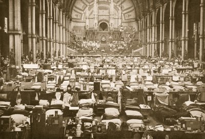 El Salón de los Dormitorios, Alexandra Palace, ilustración de Prisioneros Alemanes en Gran Bretaña de English Photographer