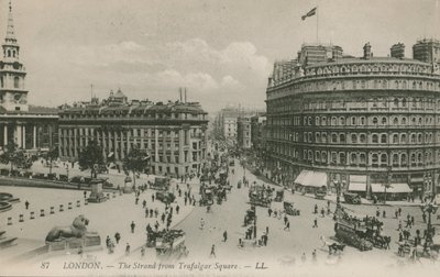 La Strand desde Trafalgar Square, Londres de English Photographer