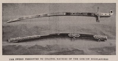 La Espada presentada al Coronel Mathias de los Gordon Highlanders de English Photographer