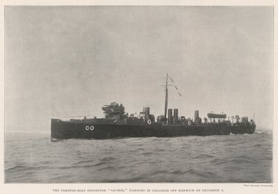 El destructor de torpedos Salmon, dañado en una colisión frente a Harwich el 2 de diciembre de English Photographer