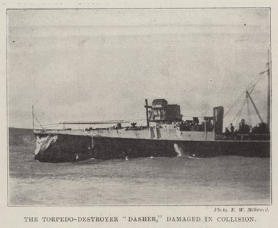 El destructor de torpedos Dasher, dañado en una colisión de English Photographer