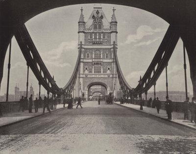 El Puente de la Torre (foto en blanco y negro) de English Photographer